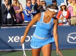 Tennis player has her undies unsheathed